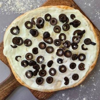 سلطة زيتون و موزريلا